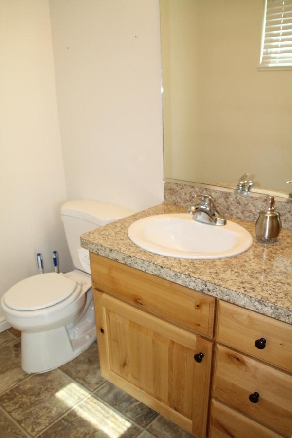 3 Queen Beds, 1 Twin Bed, 2 Rooms, 1 And A Half Bath, Self Check-In, Flexcation Equipped Idaho Falls Exterior photo