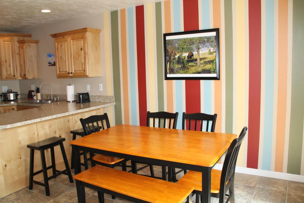 3 Queen Beds, 1 Twin Bed, 2 Rooms, 1 And A Half Bath, Self Check-In, Flexcation Equipped Idaho Falls Exterior photo