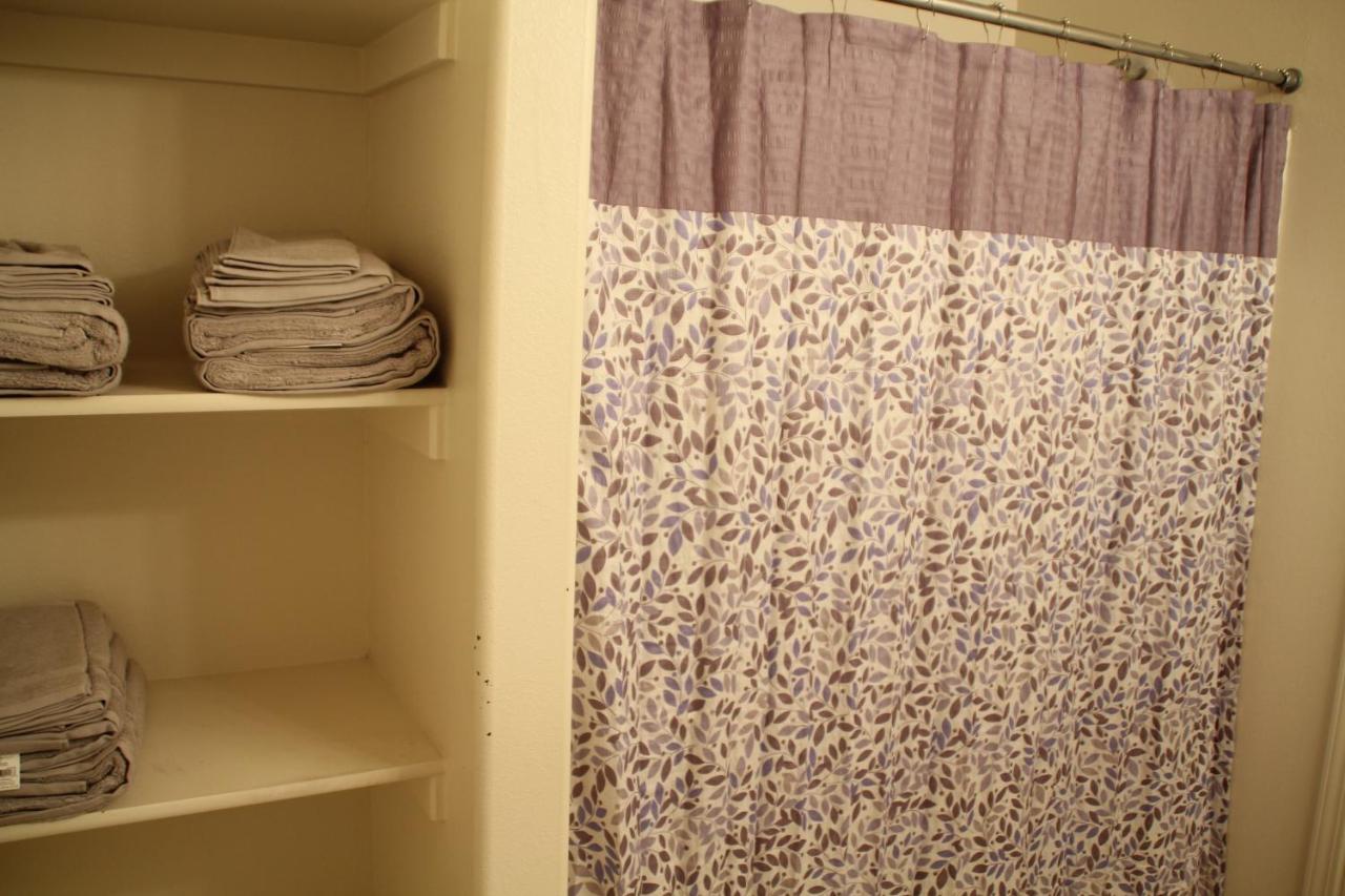 3 Queen Beds, 1 Twin Bed, 2 Rooms, 1 And A Half Bath, Self Check-In, Flexcation Equipped Idaho Falls Exterior photo