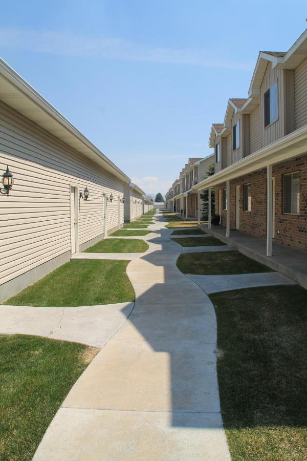 3 Queen Beds, 1 Twin Bed, 2 Rooms, 1 And A Half Bath, Self Check-In, Flexcation Equipped Idaho Falls Exterior photo