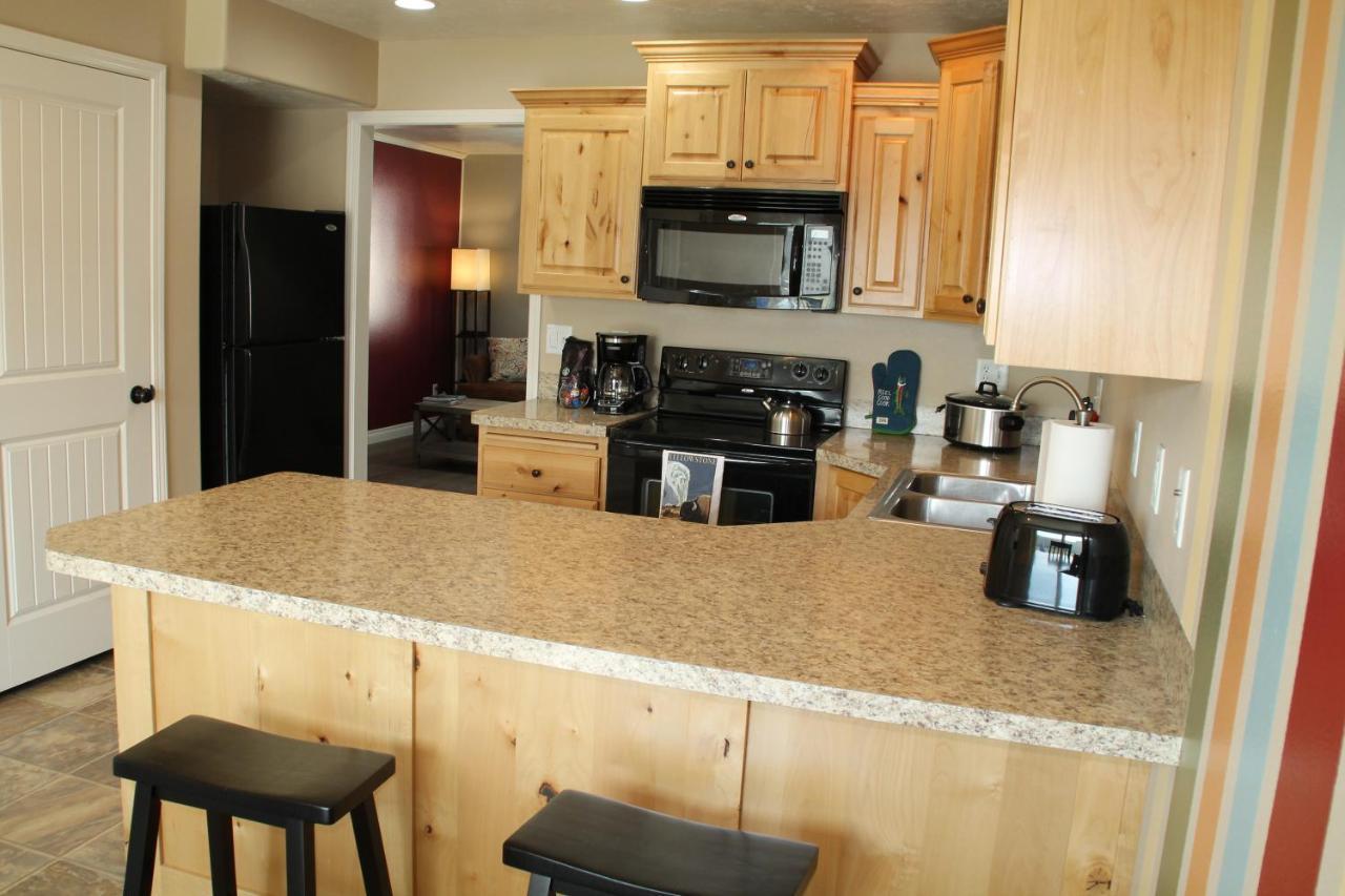 3 Queen Beds, 1 Twin Bed, 2 Rooms, 1 And A Half Bath, Self Check-In, Flexcation Equipped Idaho Falls Exterior photo